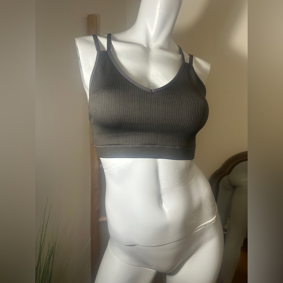 Fabletics low impact seamless strappy bra Khloe V3 Taupe Slate Small NWOT - Picture 2 of 5